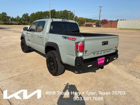 Used 2022 Toyota Tacoma TRD Off-Road AWD/4WD image 10