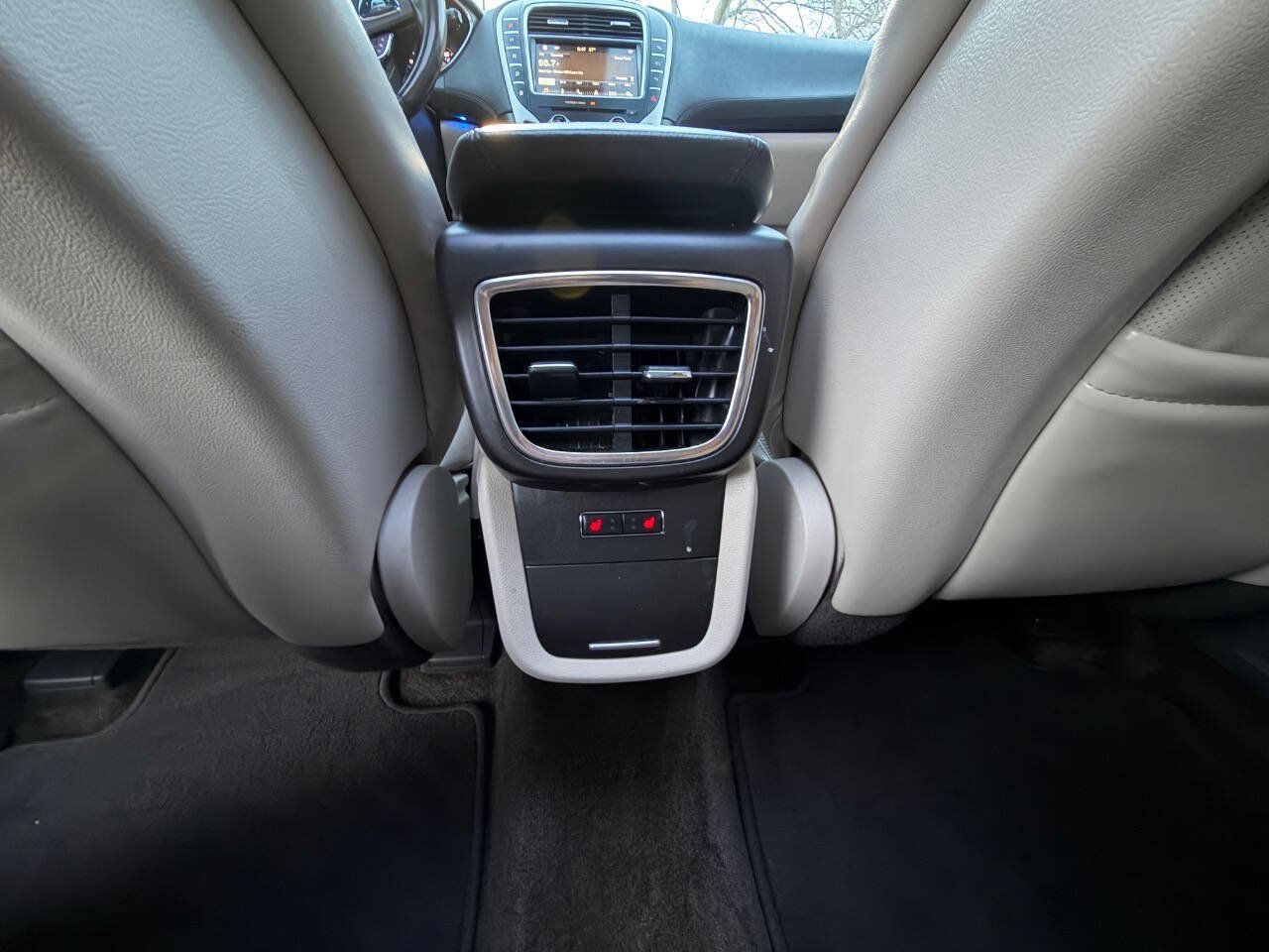 Used 2016 Lincoln MKX Reserve w/ Technology Package FWD image 39