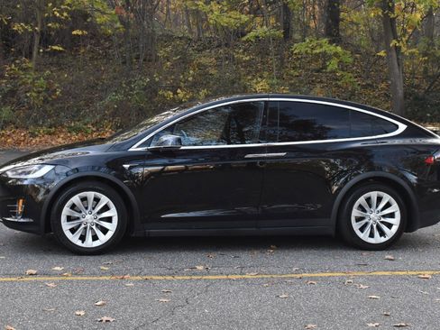 Used 2018 Tesla Model X 75D image 4