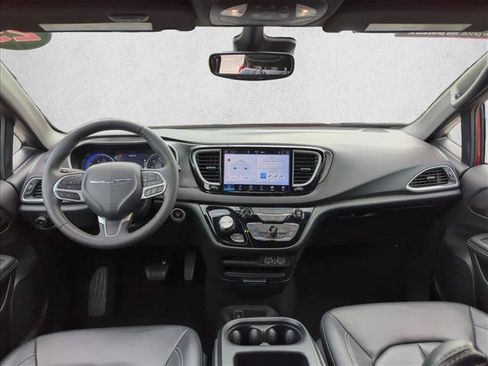 Used 2025 Chrysler Pacifica Select FWD image 21