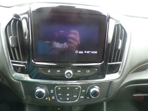 Used 2020 Chevrolet Traverse LT w/ LPO, Blackout Package image 23