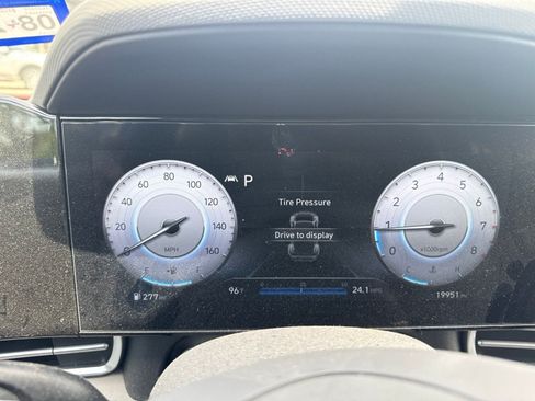 Used 2023 Hyundai Elantra SEL w/ Convenience Package FWD image 8