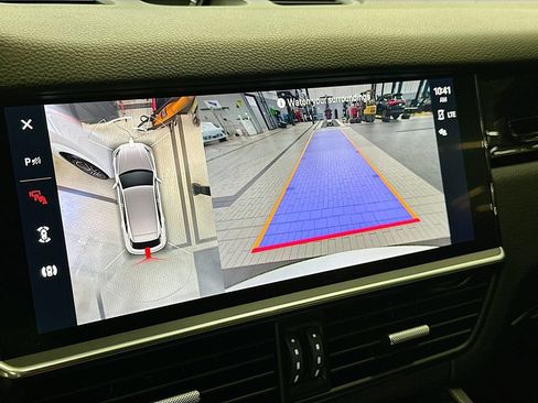 Certified 2022 Porsche Cayenne AWD/4WD image 17
