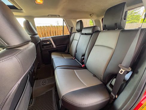 Used 2022 Toyota 4Runner SR5 Premium w/ Moonroof Package AWD/4WD image 25