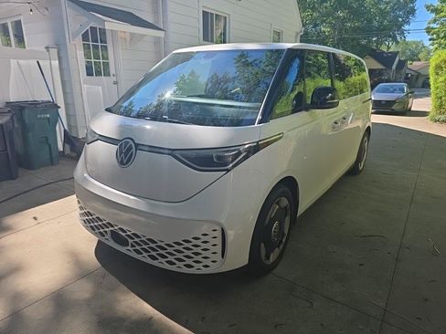 Used 2025 Volkswagen ID. Buzz Pro S RWD image 1