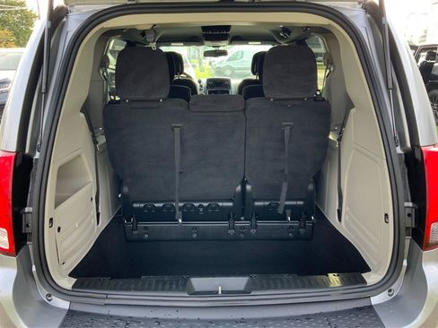 Used 2017 Dodge Grand Caravan SE FWD image 12