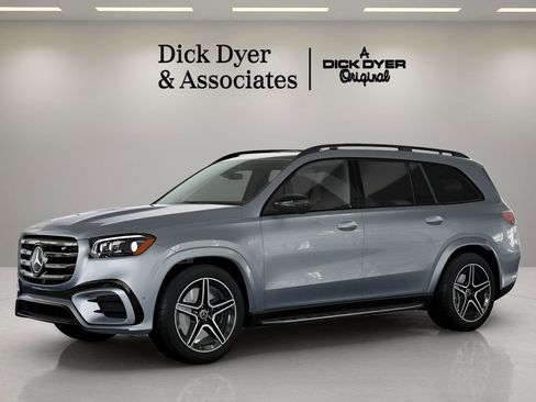 Used 2025 Mercedes-Benz GLS 450 4MATIC image 27