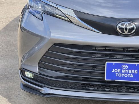 Used 2026 Toyota Sienna XLE FWD image 5