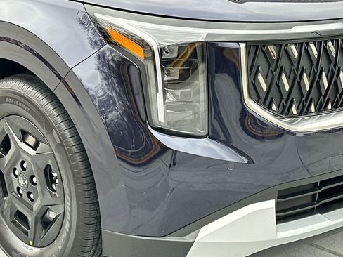 New 2026 Kia Carnival LX image 10