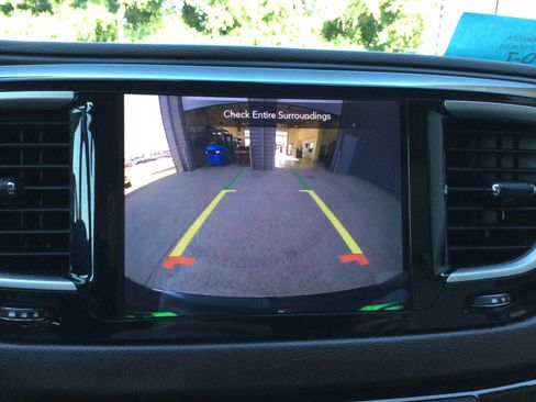 Used 2020 Chrysler Pacifica Touring-L Plus FWD image 13