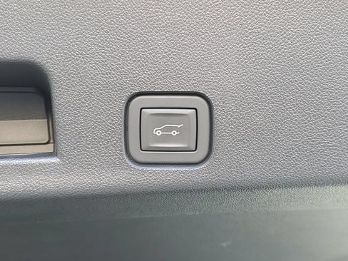 Used 2025 GMC Acadia Elevation FWD image 12