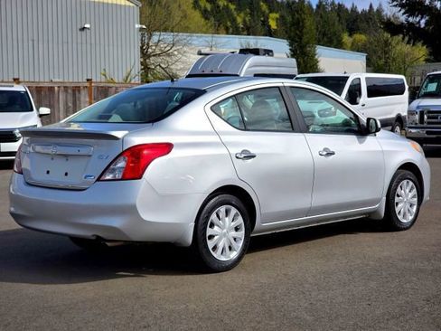 Used 2012 Nissan Versa SV image 7