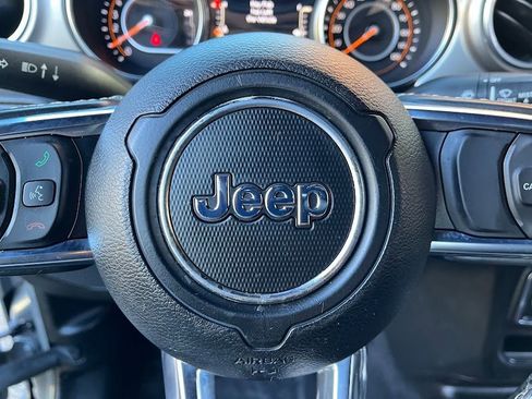 Used 2018 Jeep Wrangler Unlimited Sahara image 16