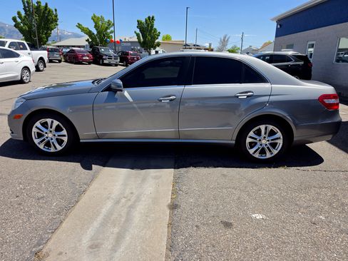 Used 2011 Mercedes-Benz E 350 4MATIC Sedan image 4