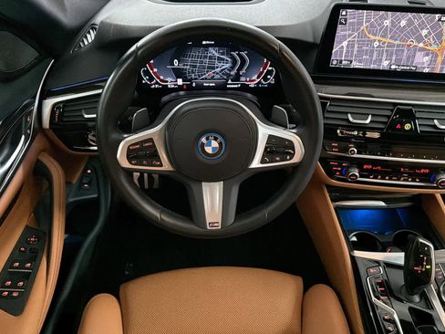 Used 2023 BMW 530e w/ Executive Package image 14