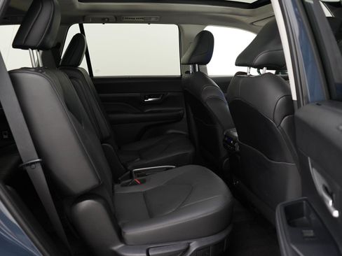 Used 2024 Toyota Grand Highlander AWD image 12