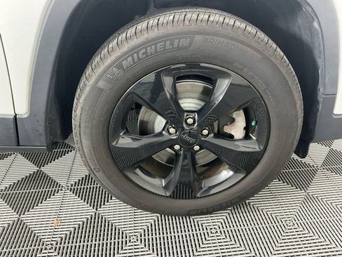 Used 2020 Jeep Cherokee Latitude Plus image 15