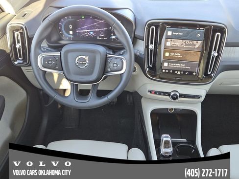 Certified 2024 Volvo XC40 B5 Ultimate w/ Protection Package Premier image 26