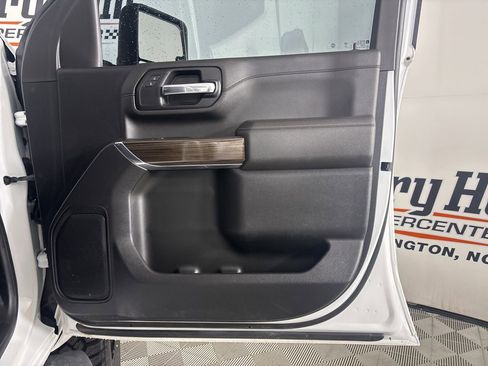 Used 2023 Chevrolet Silverado 2500 LT AWD/4WD image 23