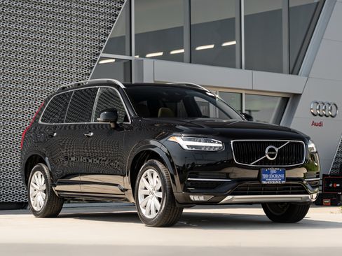Used 2016 Volvo XC90 T6 Momentum w/ Momentum Plus Package AWD/4WD image 1
