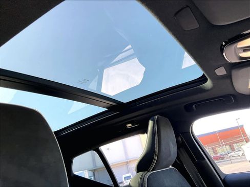 Used 2023 Volvo XC40 Recharge Plus image 25