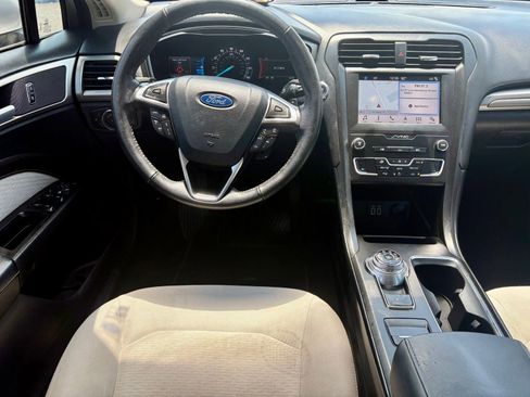 Used 2019 Ford Fusion SE w/ Equipment Group 151A FWD image 12