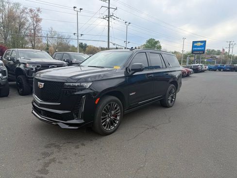 Used 2023 Cadillac Escalade V image 3