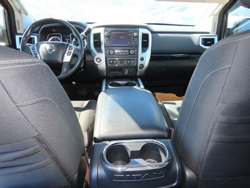 Used 2017 Nissan Titan SV image 23