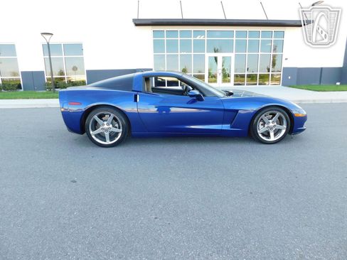 Used 2005 Chevrolet Corvette Coupe w/ Preferred Equipment Group RWD image 32