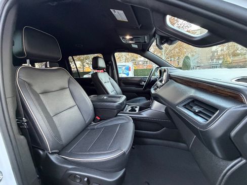 Used 2023 Chevrolet Suburban Premier image 25