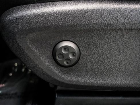 Used 2025 Mercedes-Benz GLE 450e 4MATIC image 7