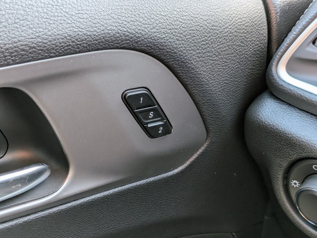 New 2027 Chrysler Pacifica Select AWD/4WD image 28