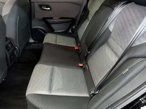 Used 2023 Nissan Rogue SV AWD/4WD image 16
