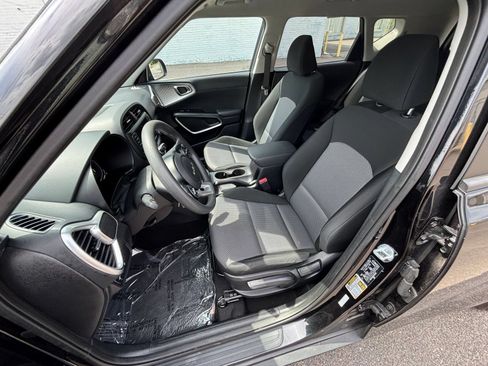 Used 2025 Kia Soul LX w/ LX Technology Package FWD image 35