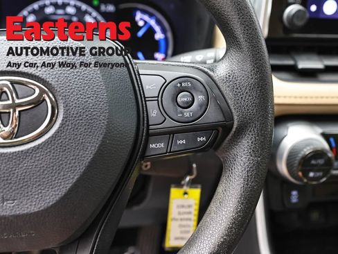 Used 2023 Toyota RAV4 LE AWD/4WD image 15