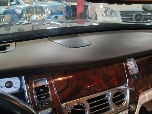 Used 2015 Rolls-Royce Ghost image 23
