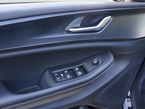 Used 2023 Jeep Grand Cherokee L Laredo image 16