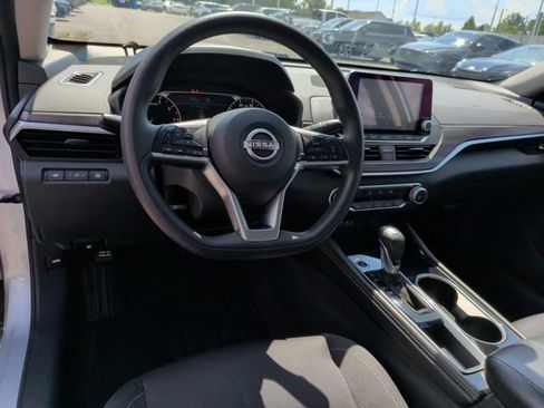 Used 2023 Nissan Altima 2.5 SV FWD image 12