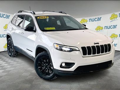 Used 2023 Jeep Cherokee Altitude Lux