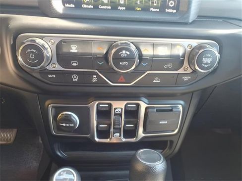 Used 2023 Jeep Wrangler Sahara image 21