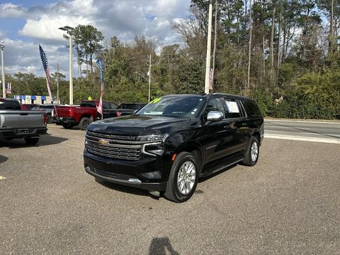 Used 2024 Chevrolet Suburban Premier RWD image 12