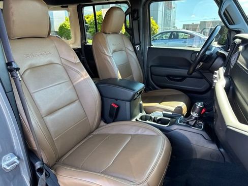 Used 2022 Jeep Wrangler Unlimited Sahara w/ LED Lighting Group AWD/4WD image 27