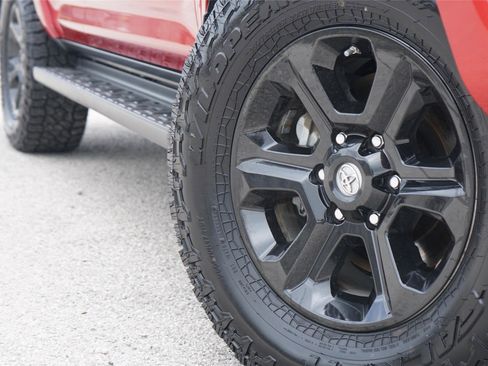 Used 2020 Toyota 4Runner SR5 Premium AWD/4WD image 2
