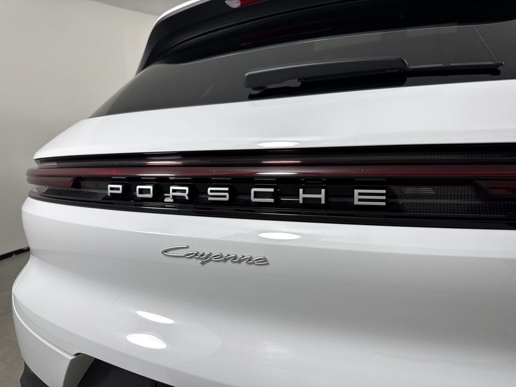 Certified 2026 Porsche Cayenne AWD/4WD image 19