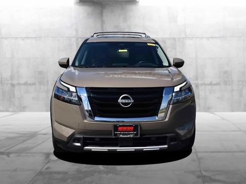 Used 2024 Nissan Pathfinder Platinum w/ Cargo Package AWD/4WD image 4