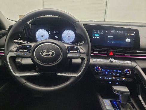 Used 2025 Hyundai Elantra SEL image 22