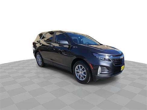 Used 2022 Chevrolet Equinox LT image 2