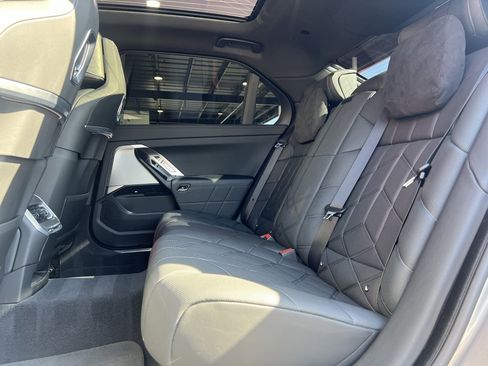 Used 2023 BMW i7 xDrive60 image 17