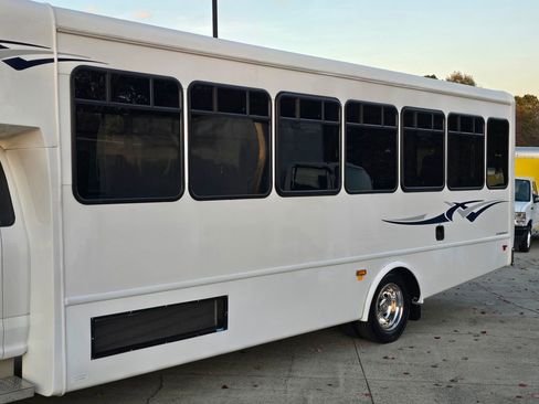 Used 2019 Ford F550 2WD Regular Cab Super Duty image 12