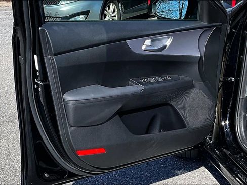 Used 2023 Kia Forte LXS w/ LXS Technology Package image 18